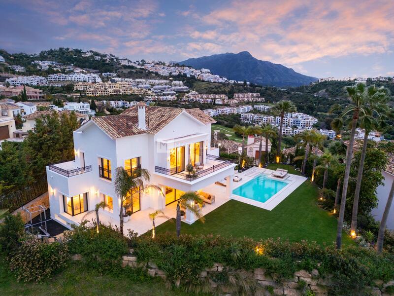Villa for sale in Benahavis, Málaga