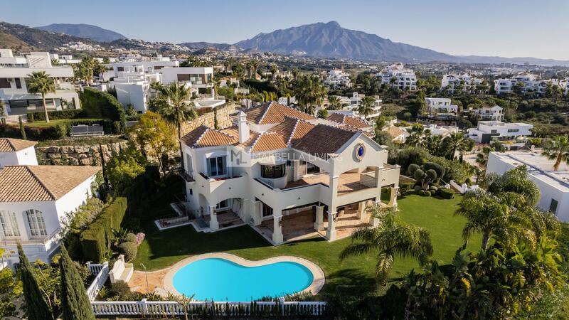 Villa for sale in Benahavis, Málaga