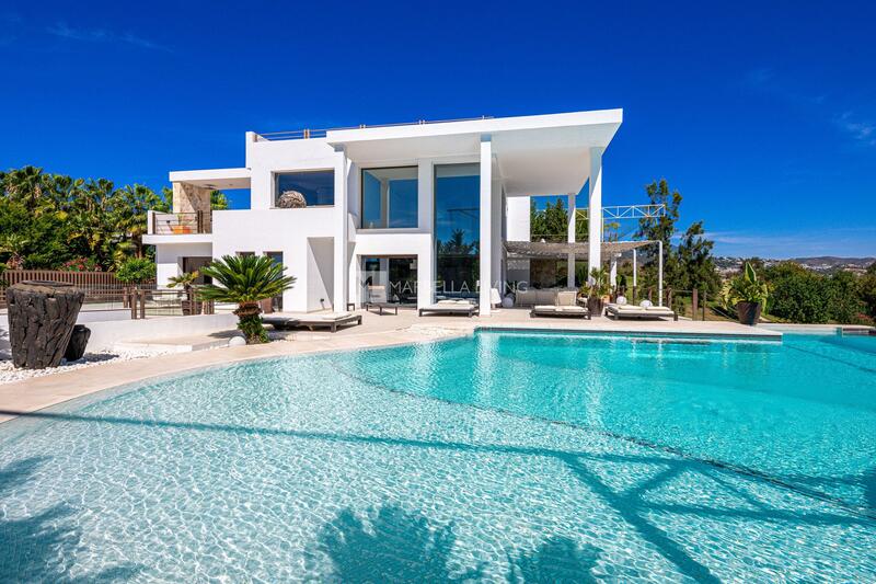 8 bedroom Villa for sale