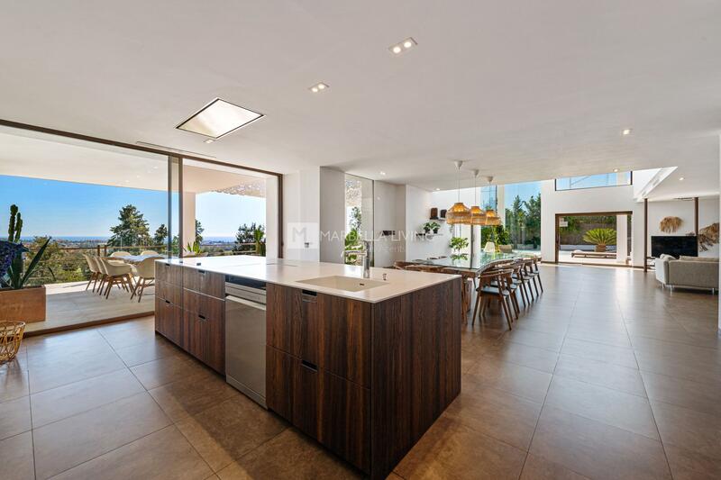 8 bedroom Villa for sale