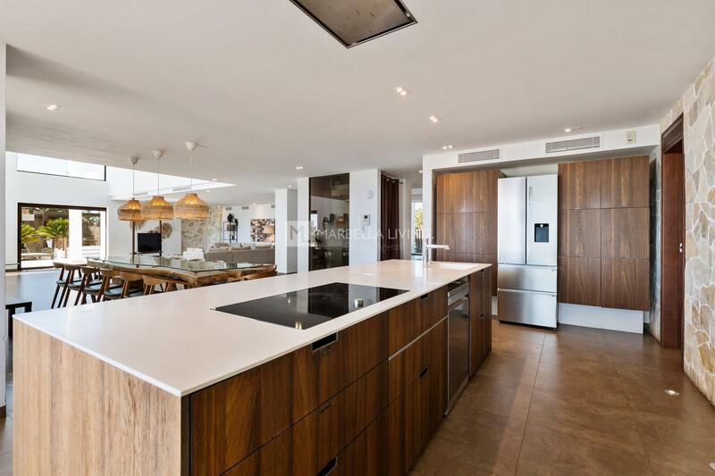 8 bedroom Villa for sale