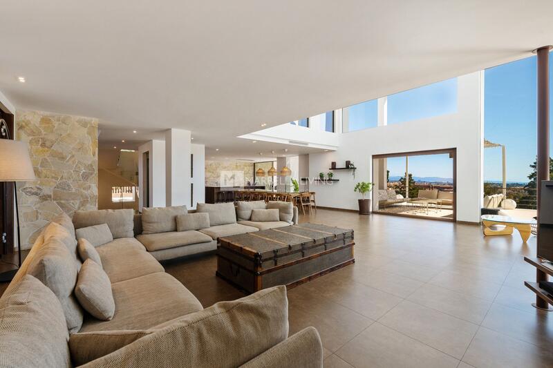 8 bedroom Villa for sale