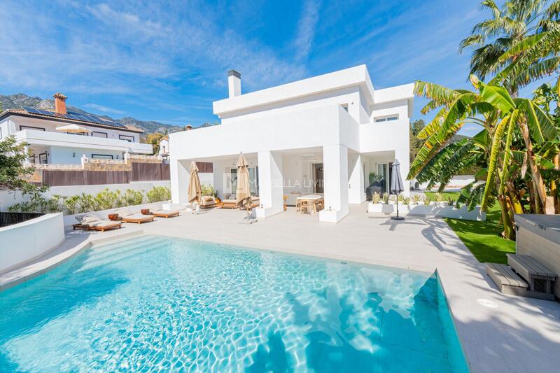 Villa til salgs i Marbella, Málaga