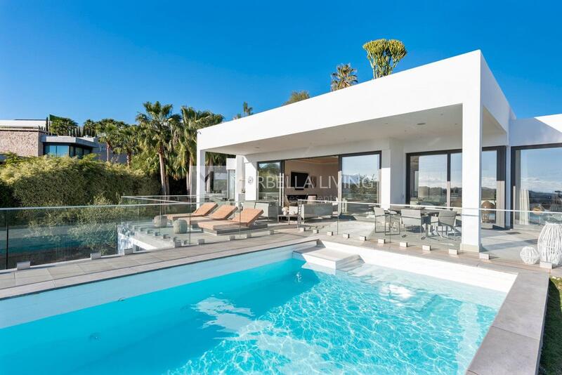 Villa for sale in Benahavis, Málaga