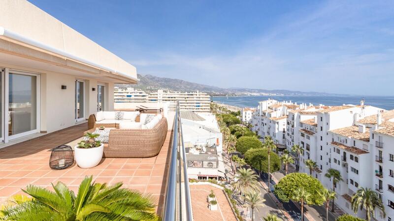 Apartment for sale in Puerto Banus, Málaga