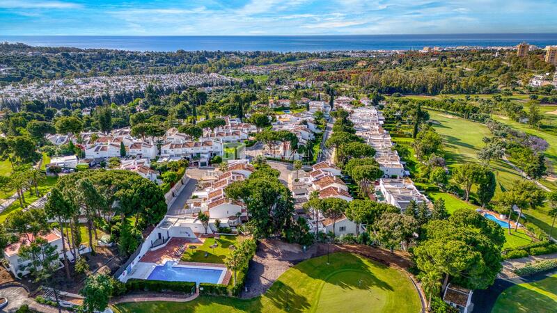 Radhus till salu i Nueva Andalucia, Málaga