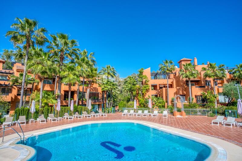 Apartment for sale in Nueva Andalucia, Málaga