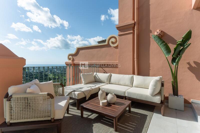 Duplex for sale in Benahavis, Málaga