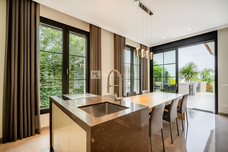 6 bedroom Villa for sale