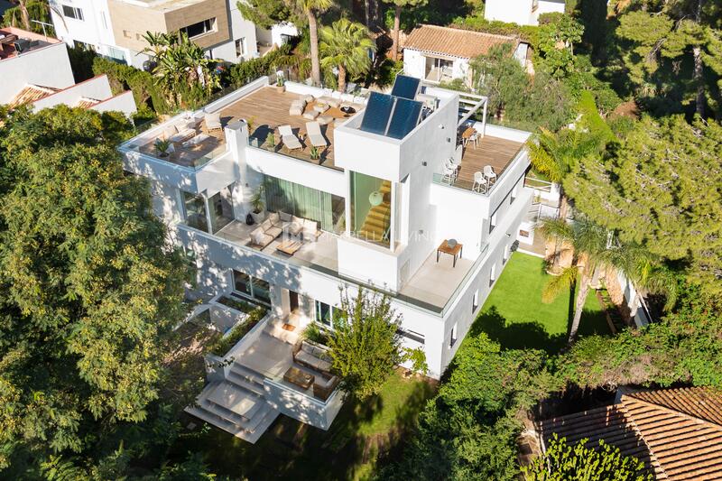 Villa for sale in Nueva Andalucia, Málaga