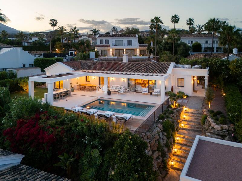 Villa for sale in Nueva Andalucia, Málaga