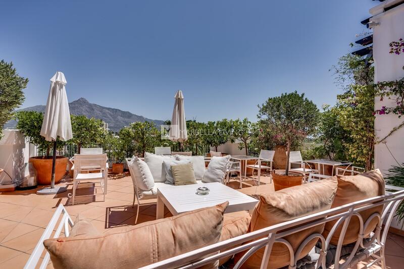 Apartment for sale in Nueva Andalucia, Málaga