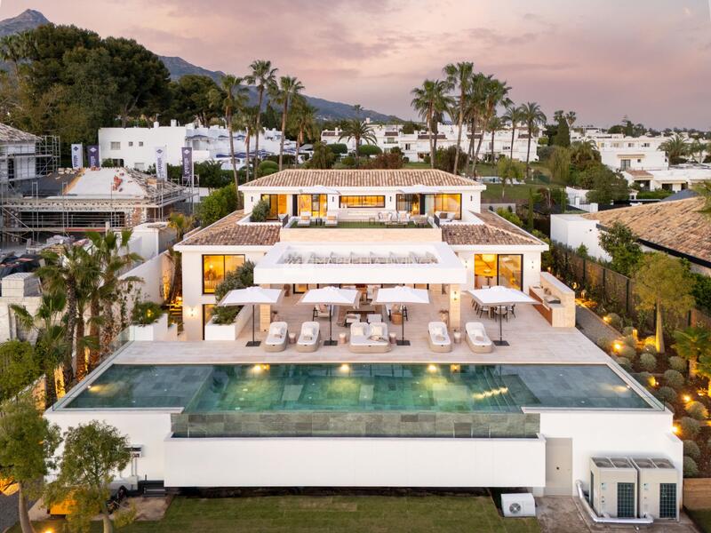 Villa for sale in Nueva Andalucia, Málaga