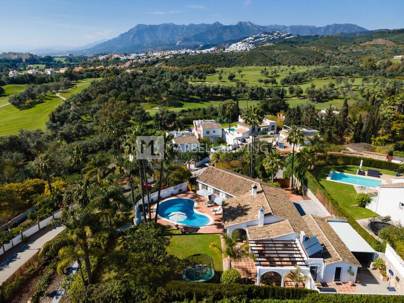 Villa zu verkaufen in Marbella del Este, Málaga
