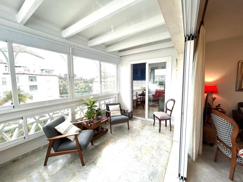 Apartment for sale in Puerto Banus, Málaga