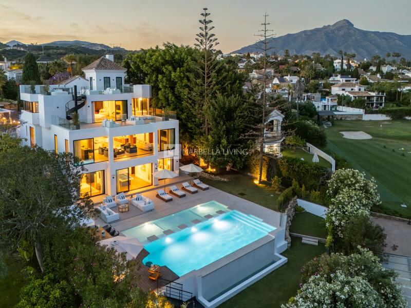 Villa for sale in Nueva Andalucia, Málaga