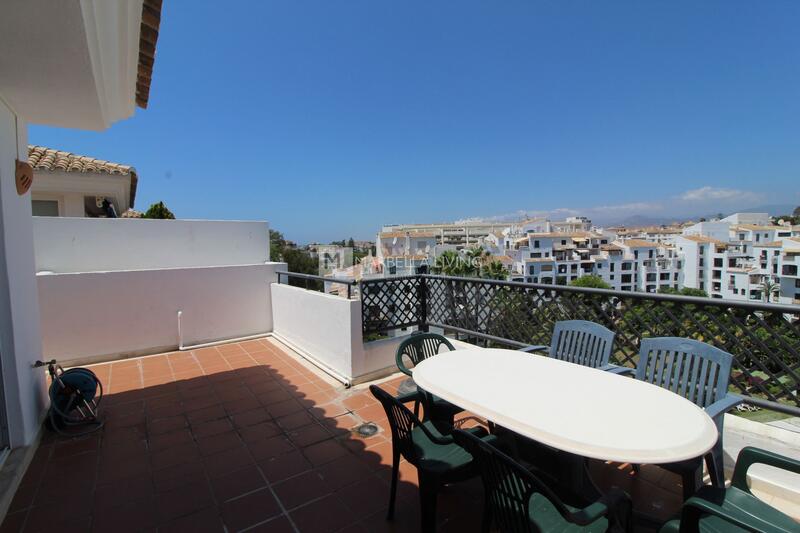 Duplex for sale in Puerto Banus, Málaga