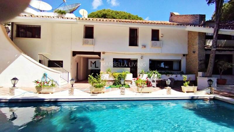 Villa for sale in Marbella del Este, Málaga