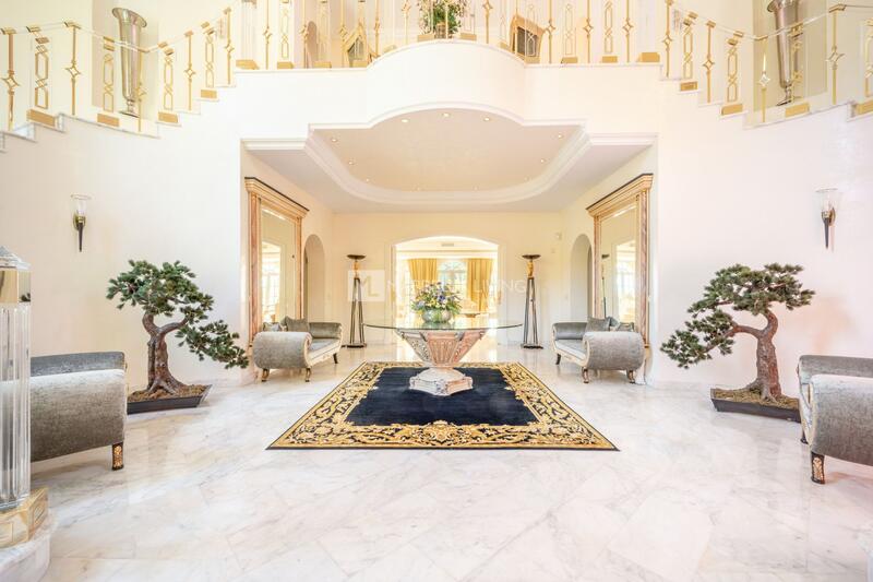 14 bedroom Villa for sale