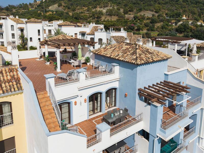 Duplex till salu i Benahavis, Málaga