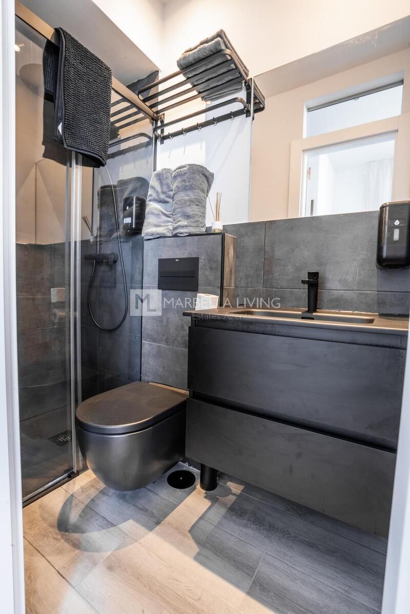 7 bedroom Apartment for sale