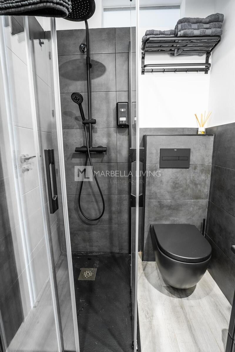 7 bedroom Apartment for sale