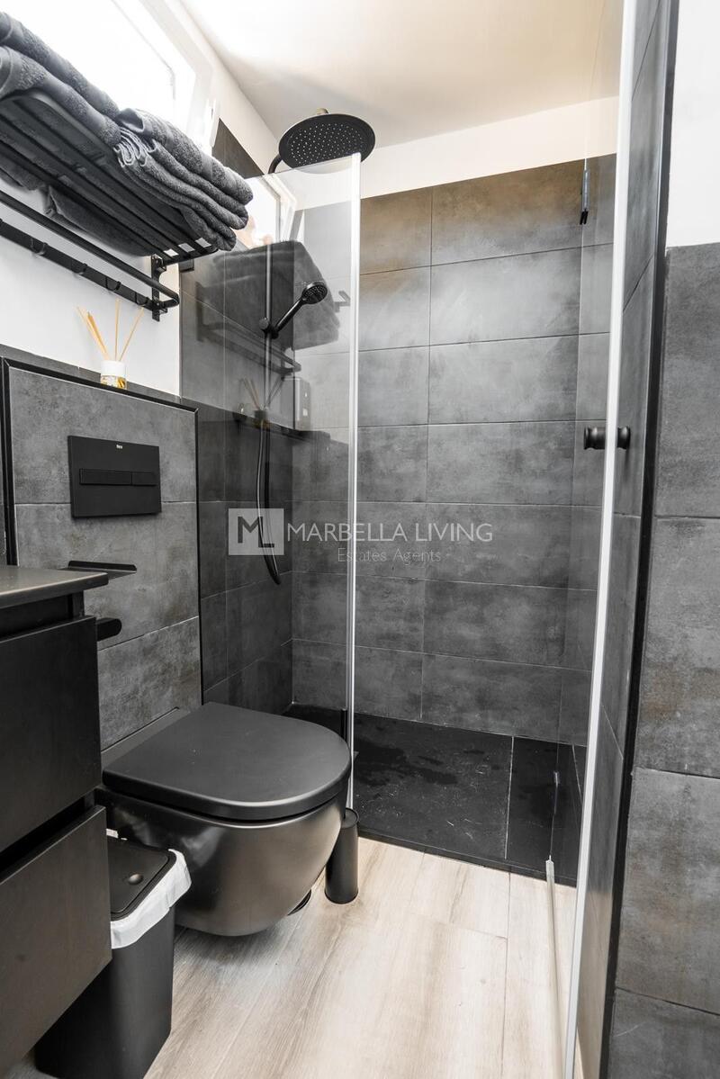 7 bedroom Apartment for sale