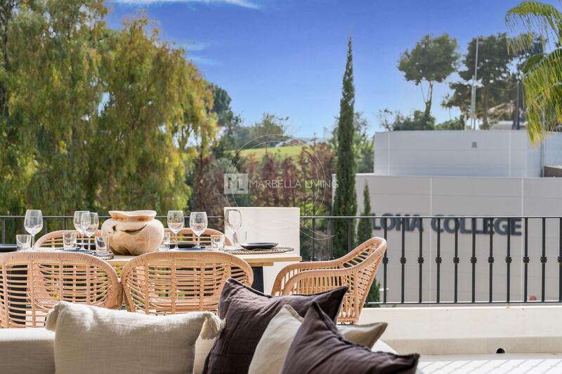Duplex for sale in Nueva Andalucia, Málaga