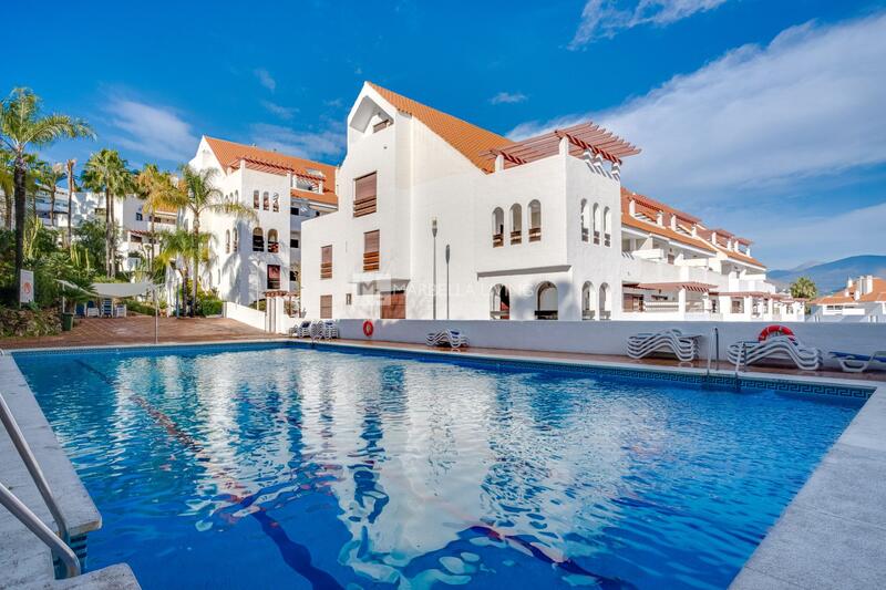 Apartment for sale in Nueva Andalucia, Málaga