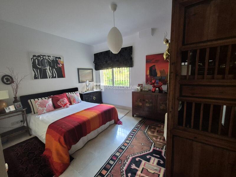 5 bedroom Apartment for sale