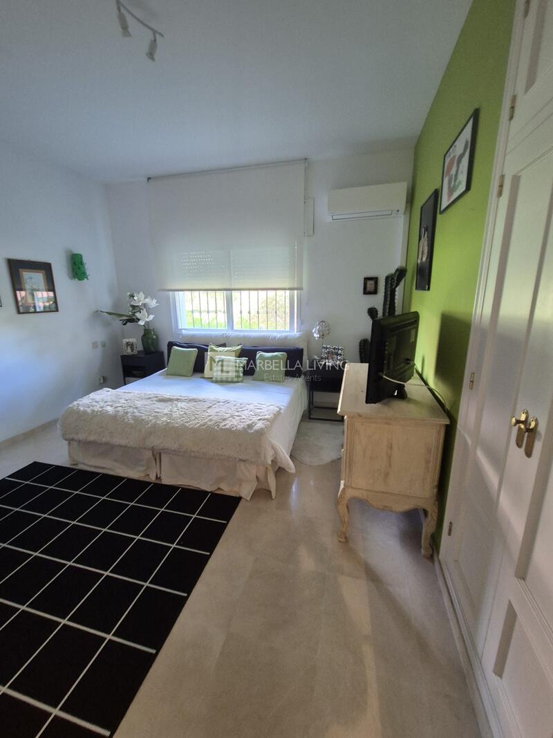 5 bedroom Apartment for sale