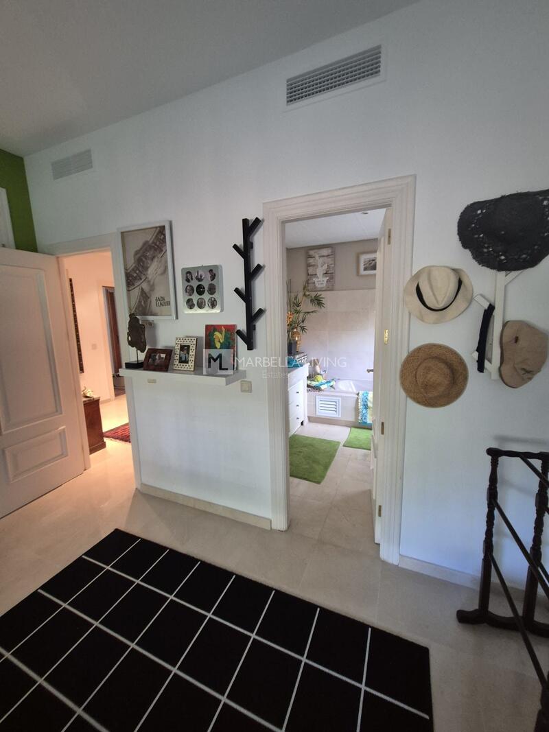 5 bedroom Apartment for sale