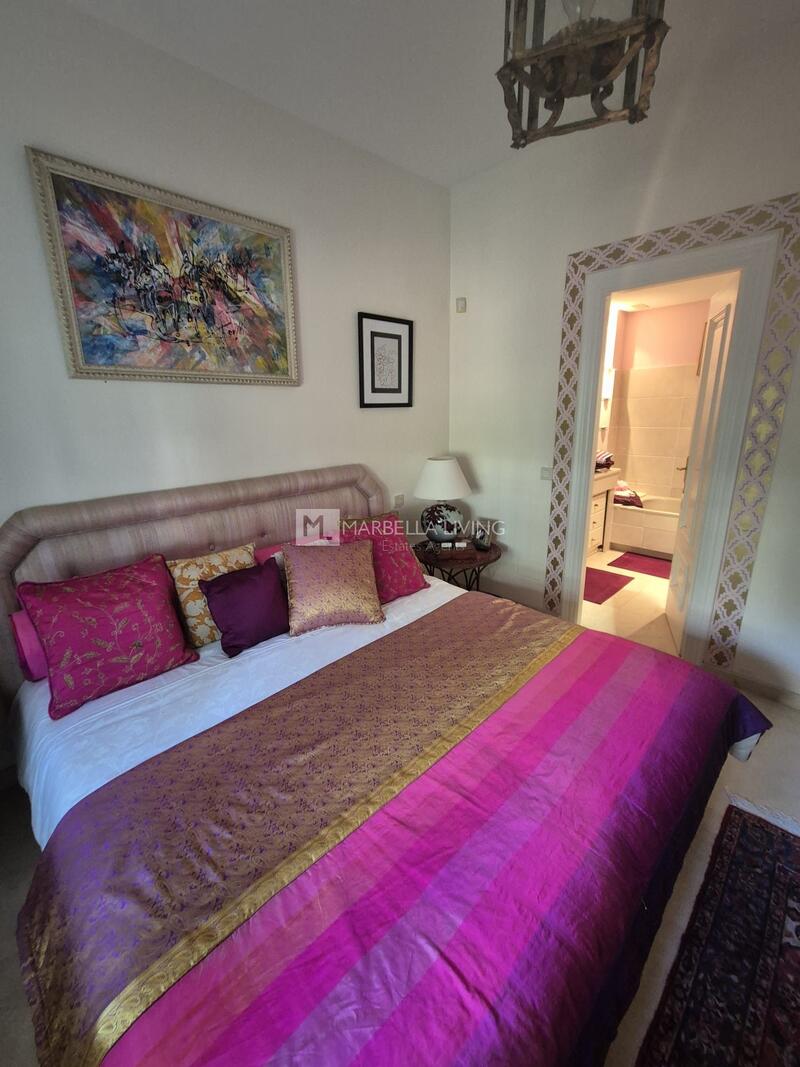 5 bedroom Apartment for sale