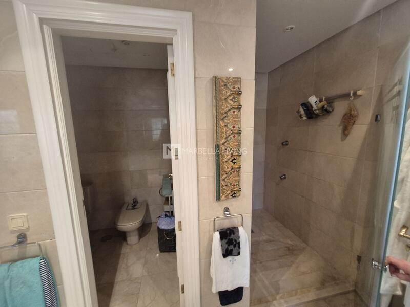 5 bedroom Apartment for sale