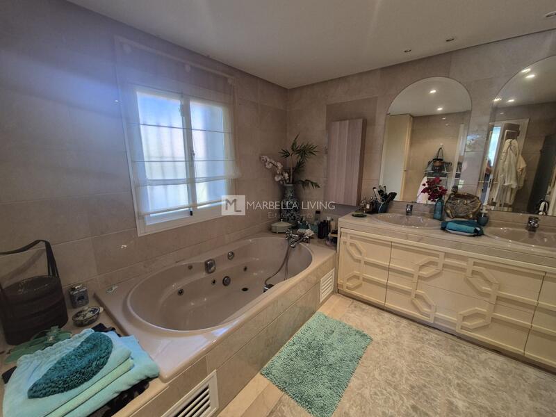 5 bedroom Apartment for sale