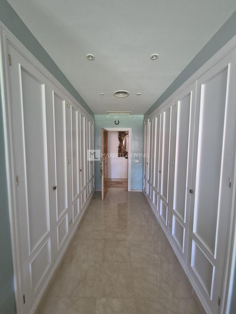 5 bedroom Apartment for sale