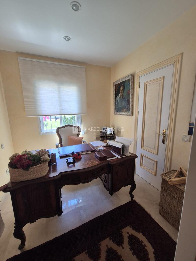 5 bedroom Apartment for sale