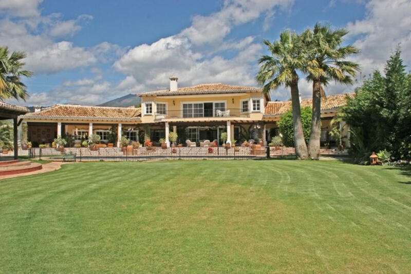 Villa voor lange termijn huur in Nueva Andalucia, Málaga