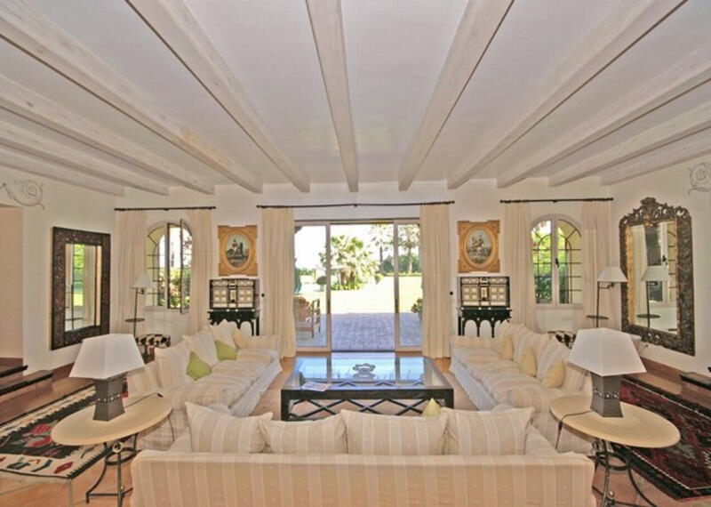 8 bedroom Villa for sale