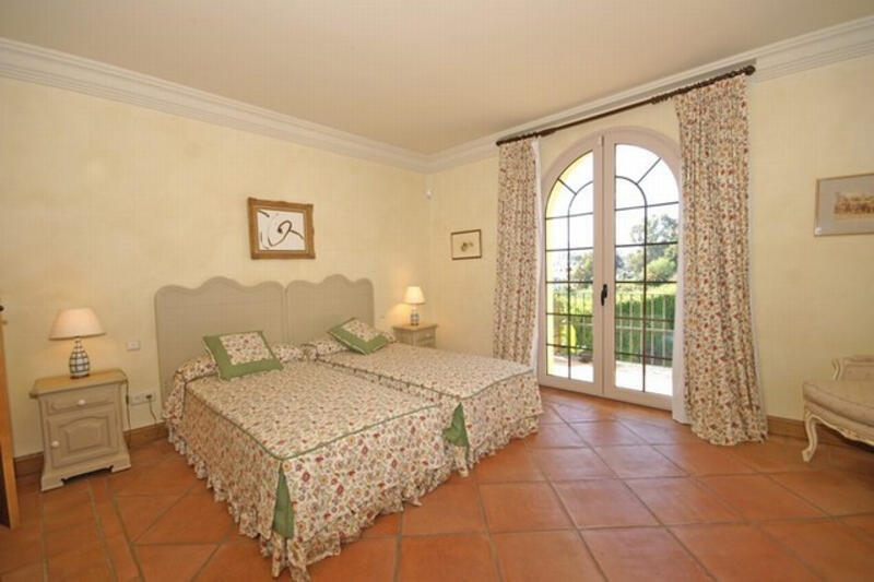 8 bedroom Villa for Short Term Rent