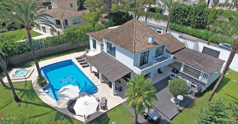 Villa for Short Term Rent in Nueva Andalucia, Málaga