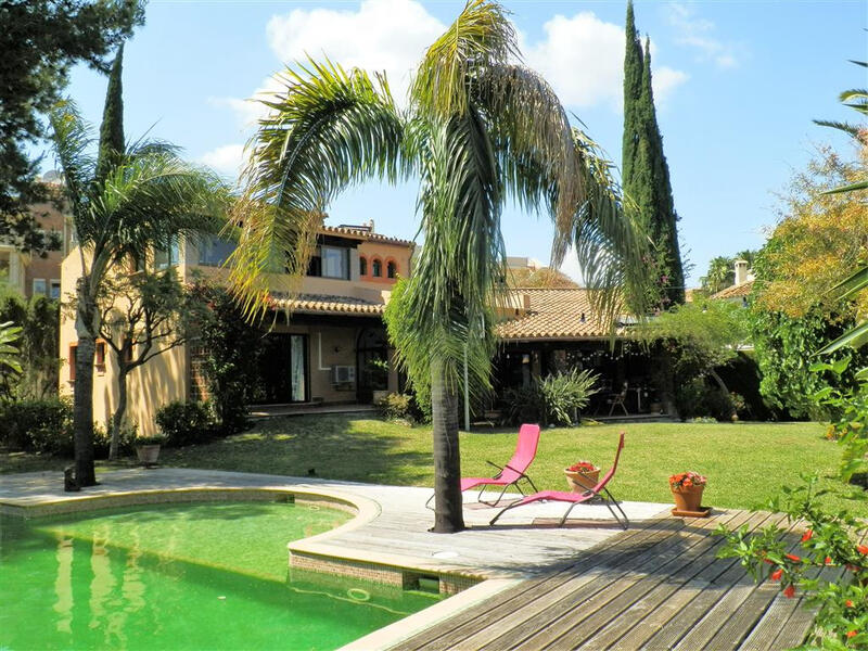 Villa voor korte termijn huur in Bel Air, Málaga