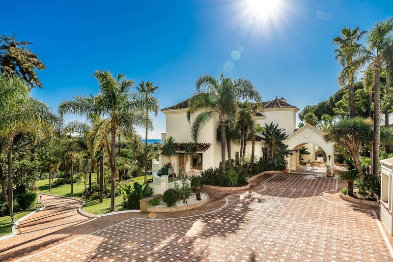 Villa for sale in Benahavis, Málaga