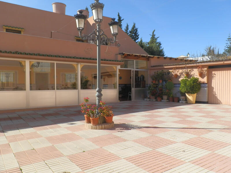 Villa for sale in Benahavis, Málaga