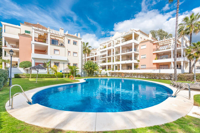 Apartment for Long Term Rent in Nueva Andalucia, Málaga