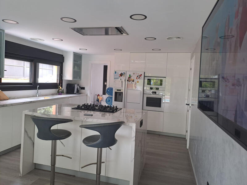 4 Schlafzimmer Villa für Kurzzeitmiete