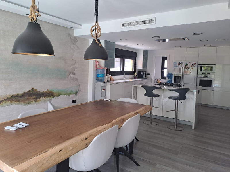 4 Schlafzimmer Villa für Kurzzeitmiete
