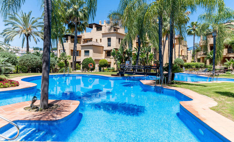 Apartamento en venta en Atalaya, Málaga