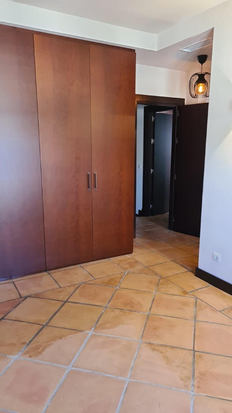 4 slaapkamer Tweezijdig voor lange termijn huur