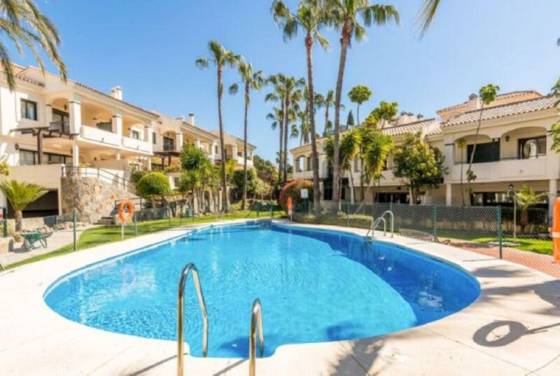 Tweezijdig Te koop in Atalaya, Málaga